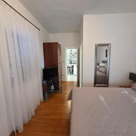 Romana Apartament Postira