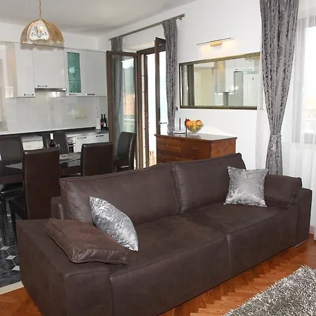 Romana Apartmán